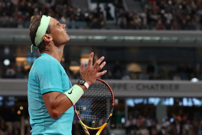 Rafa Nadal se lamenta durante su derrota ante Zverev en Roland Garros.