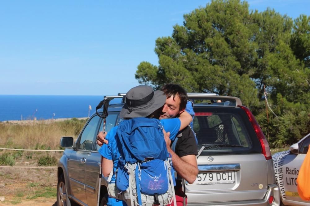 Una montañera ciega sube por primera vez al Montgó