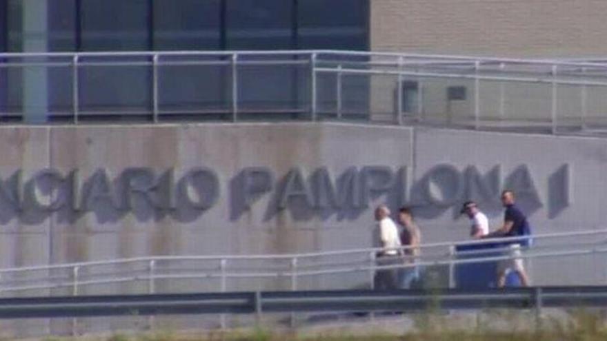 Tres miembros de la Manada abandonan la cárcel de Pamplona tras pagar fianza