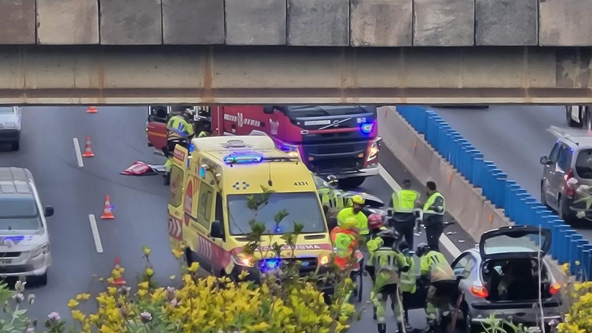 Accidente por un choque múltiple en la TF-5, a la altura del aeropuerto en dirección a Santa Cruz de Tenerife