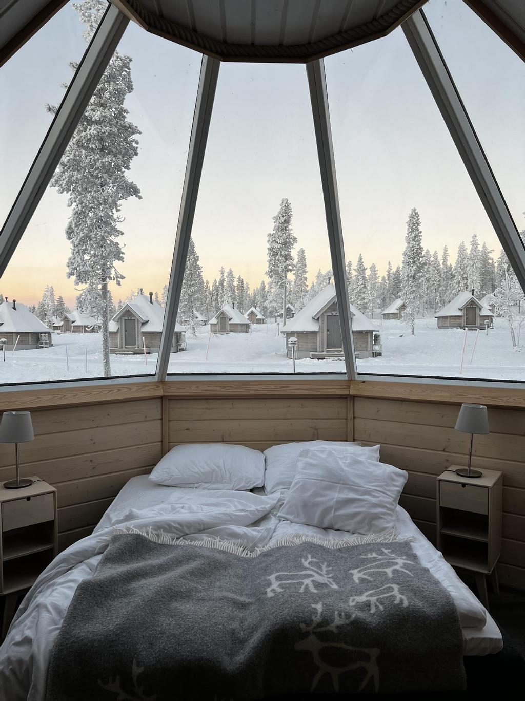 Interior de una de las cabañas del Northern Light Village