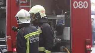 Los bomberos sofocan el incendio de un transformador en Parque Figueroa