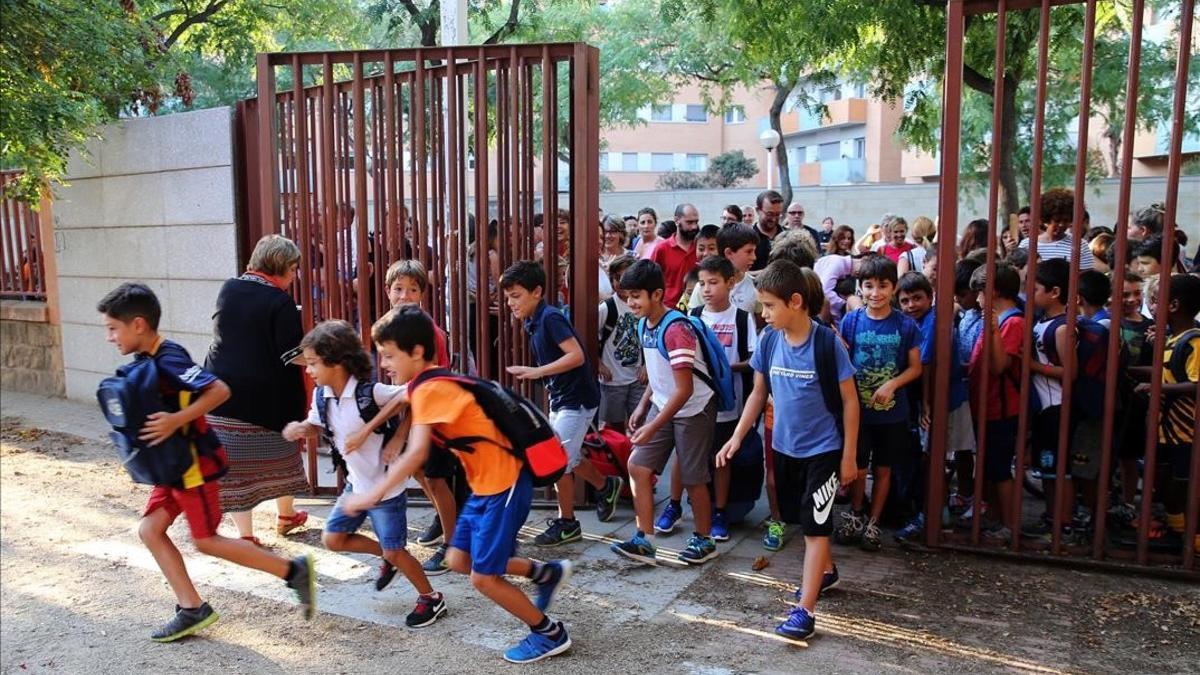 Vuelta al 'Cole' en  la Escola Bogatell de Poble Nou de Barcelona.