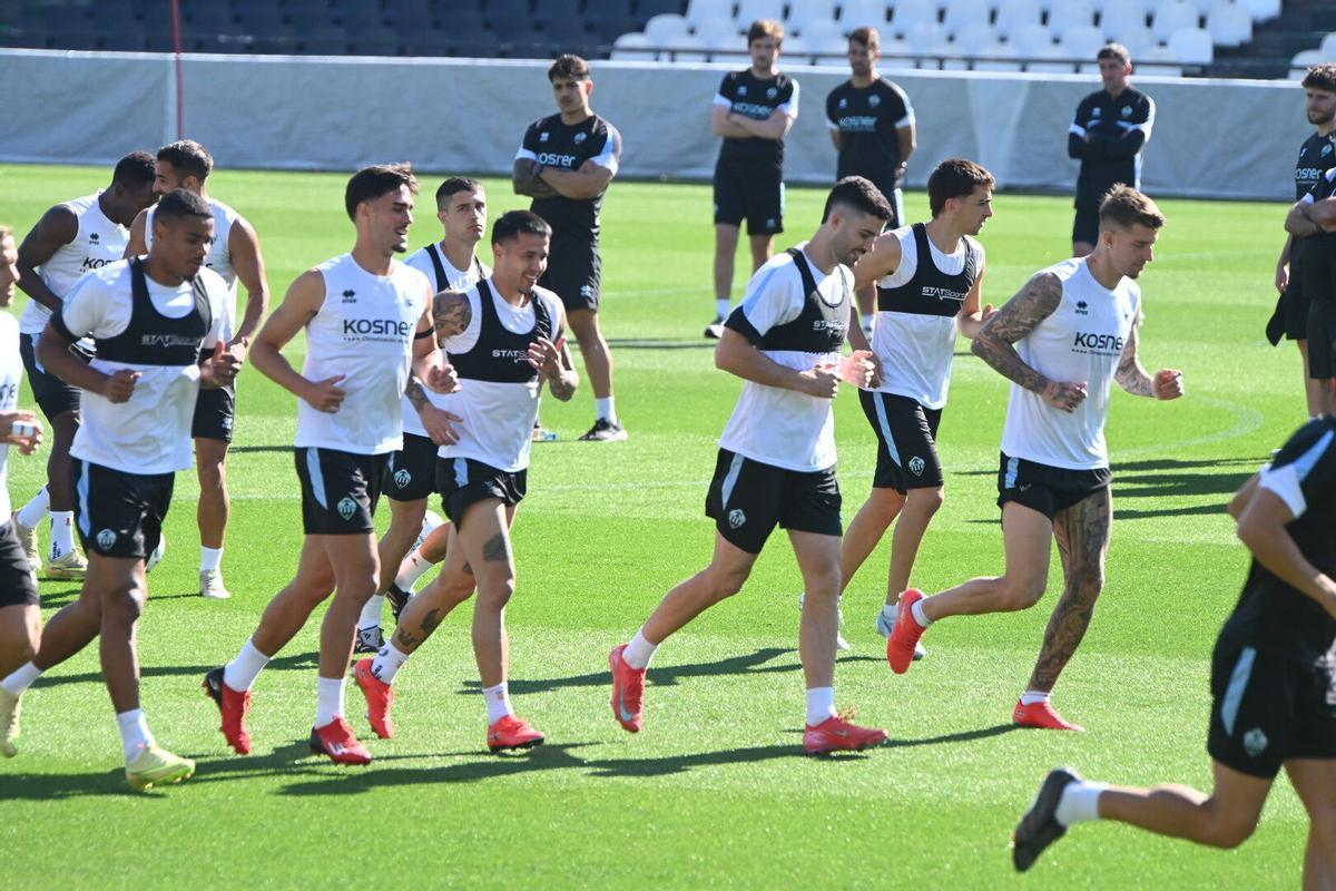 El equipo de Pablo Hernández prepara el partido contra el Burgos