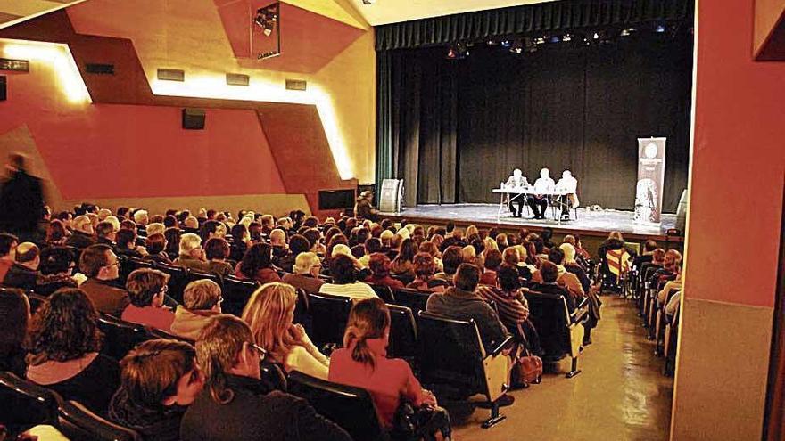 Imagen del Teatre Municipal donde se celebrará el debate.