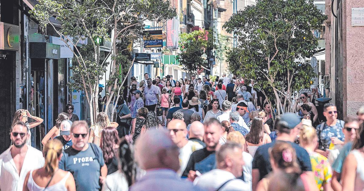Turistas en el centro de Palma.