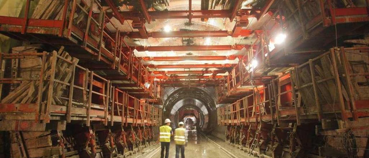 Obras en el túnel del AVE de O Cañizo, en la provincia de Ourense. // Xoán Álvarez