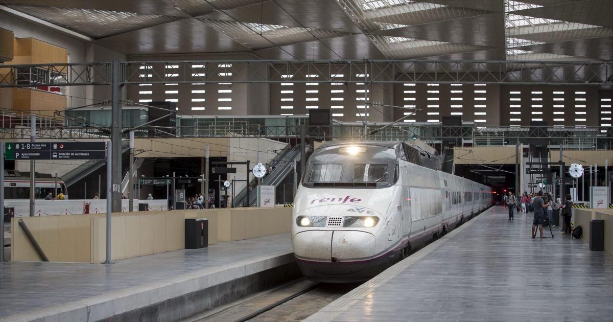 Imagen de un tren AVE en la estación Delicias de Zaragoza.
