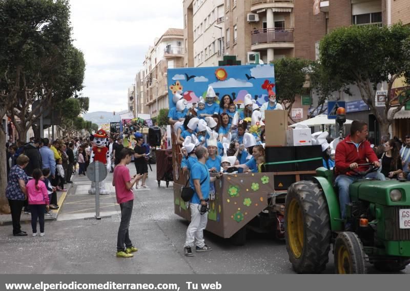 Almassora se llena de fiesta con la cabalgata