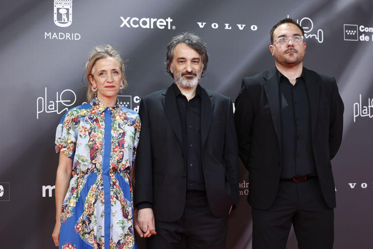 MADRID, 27/04/2025.- El director de cine David Bisbano y Daniel Guerrero posan en el photocall previo a la entrega de los Premios Platino, este domingo en IFEMA, en Madrid. EFE/ Daniel González