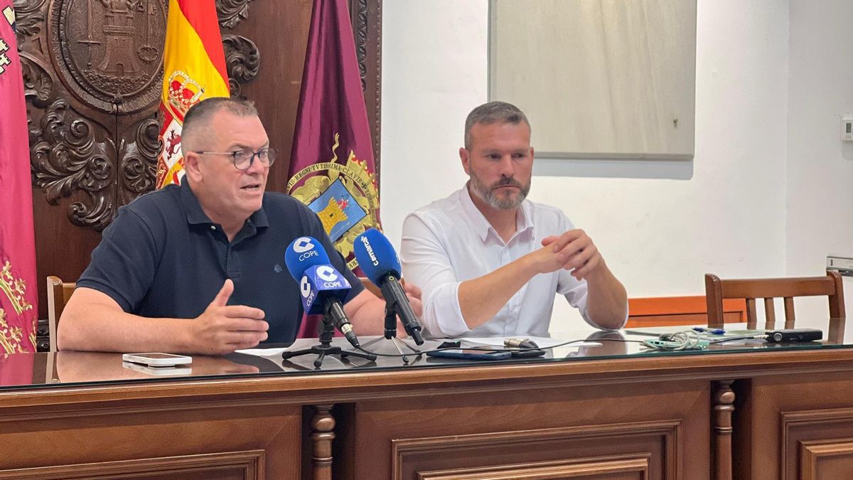 Los ediles de Seguridad Ciudadana (i.) y Emergencias (d.) durante su comparecencia.