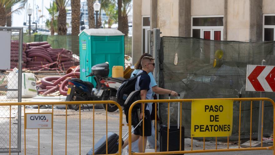 Los hoteleros de Alicante celebran la ocupación pero temen que los turistas no vuelvan por el efecto de las obras