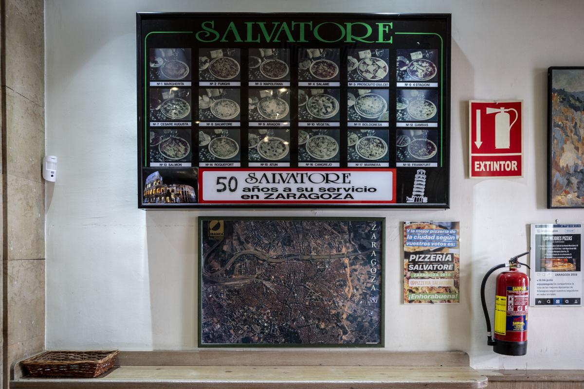 Carteles conmemorativos del 50 aniversario del Salvatore en Zaragoza