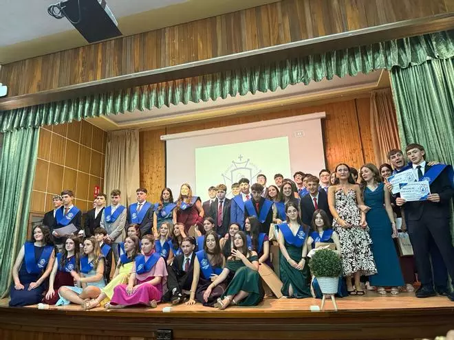 Gijón apura las últimas graduaciones de Bachillerato (en imágenes)