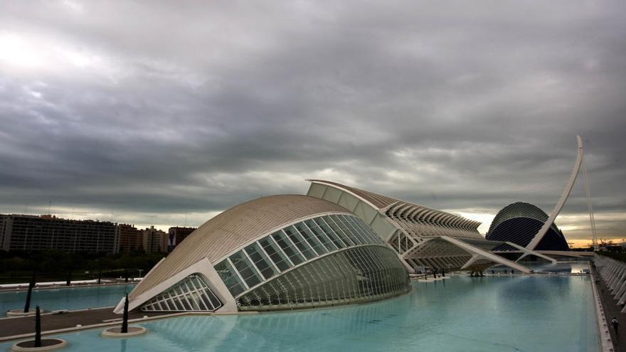 El calor y la elevada humedad traen tormentas a València