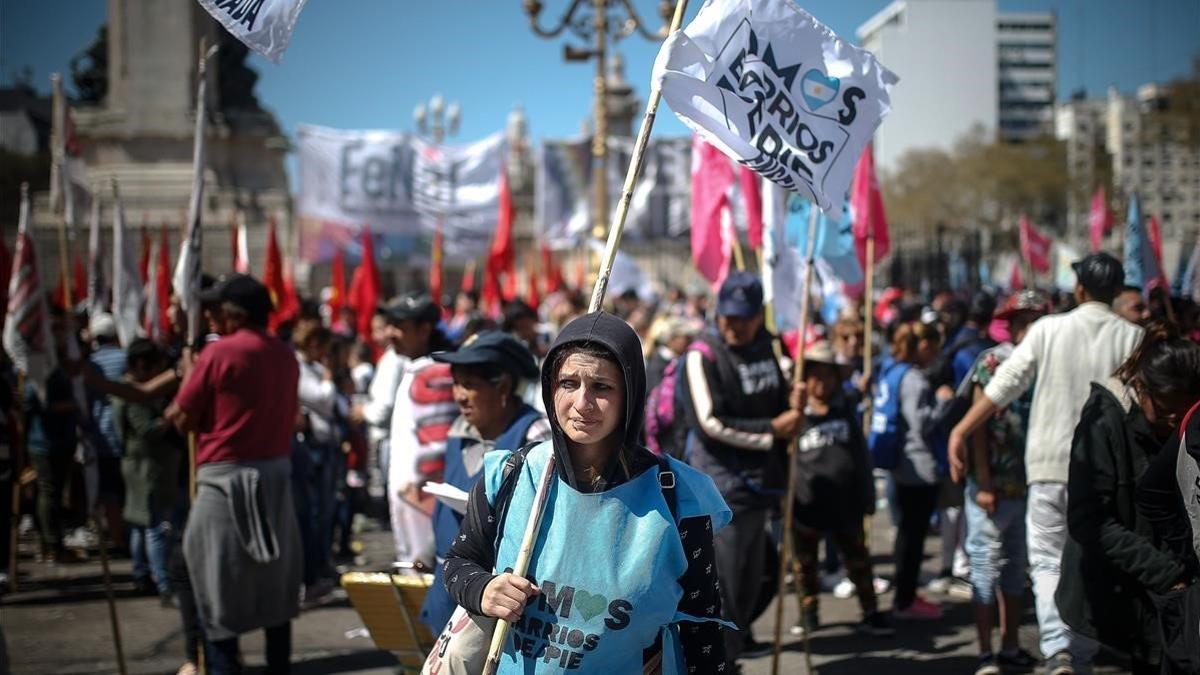 Manifestación en Buenos Aires para reclamar la prórroga de la ley de emergencia alimentaria, este miércoles.