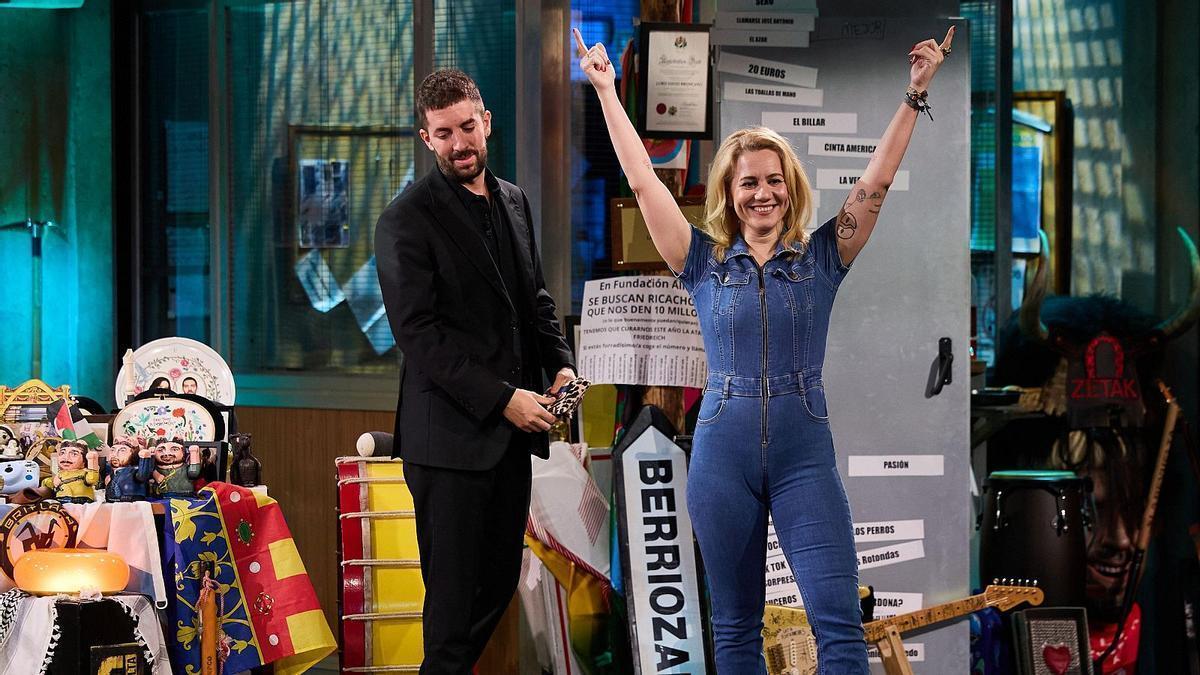 David Broncano y Henar Álvarez, cuando la presentadora fue a anunciar 'Al cielo con ella' que pasa a TVE en su horario de 'late night'.
