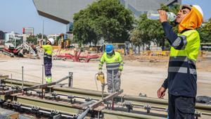 Els immigrants que cobren ajudes són cinc vegades menys del que es creu