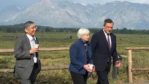 Haruhiko Kuroda (izquierda), Janet Yellen y Mario Draghi, ayer, en Jackson Hole (Wyoming, EEUU).