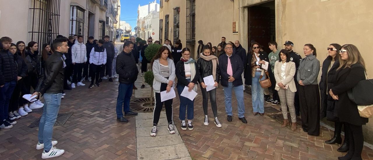 Minuto de silencio a las puertas del ayuntamiento.