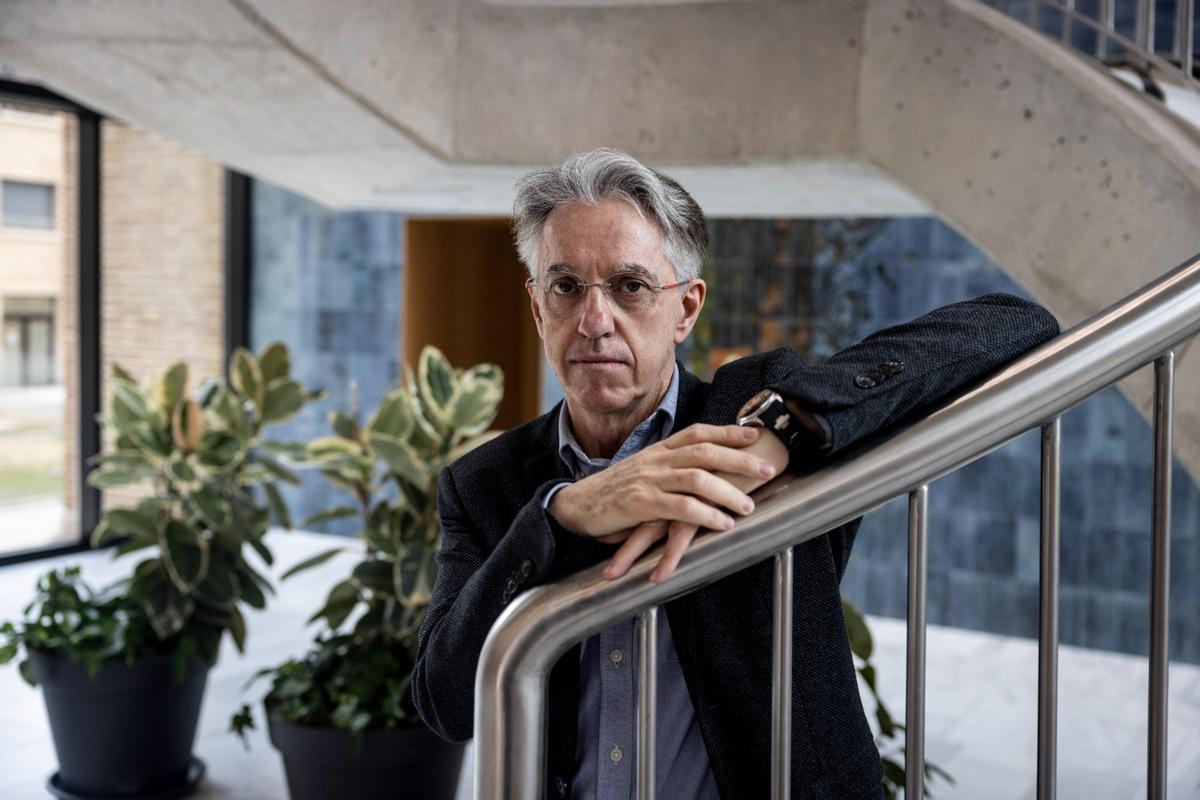 Julián Casanova inaugura este jueves el curso en la Sala de Columnas de Caja Rural de Aragón.