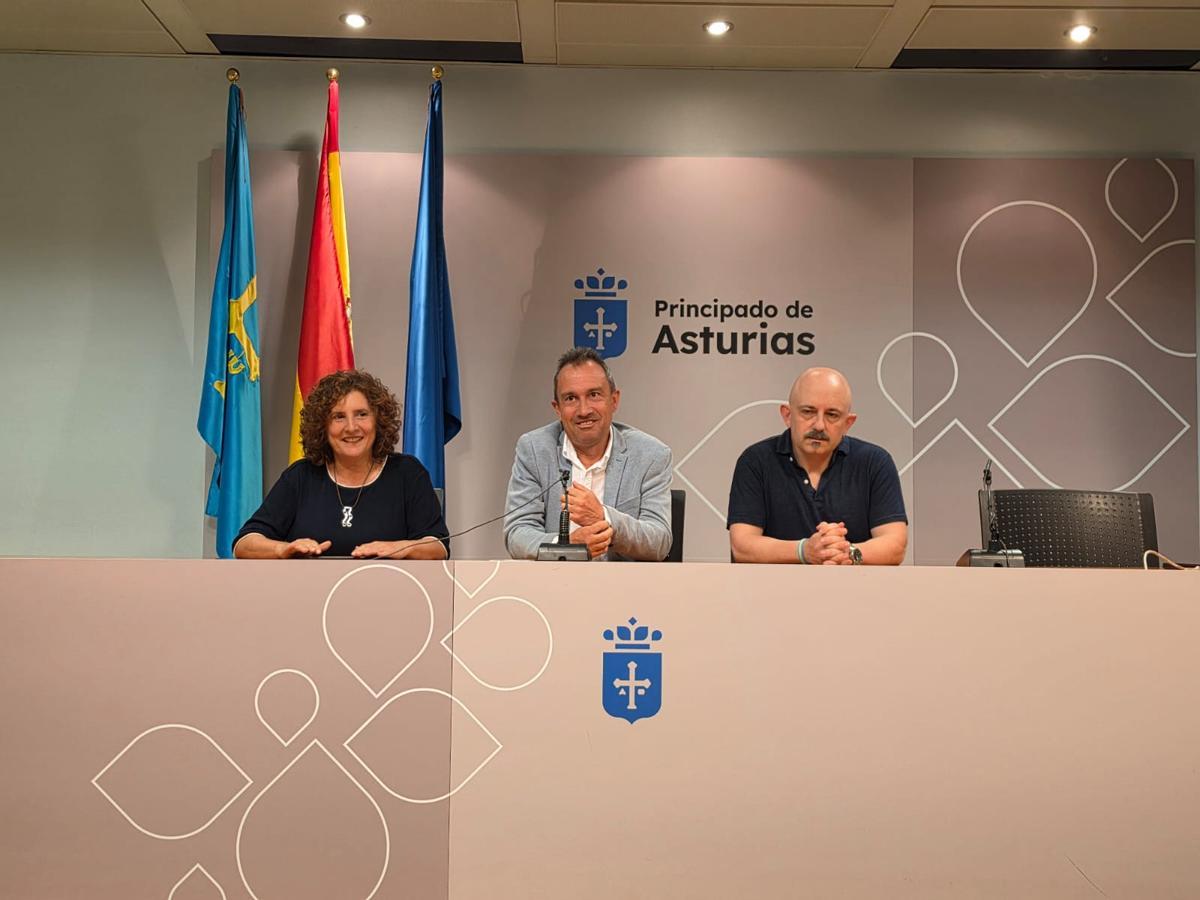 Por la izquierda, Beatriz González, Ovidio Zapico y Faustino Zapico, esta mañana