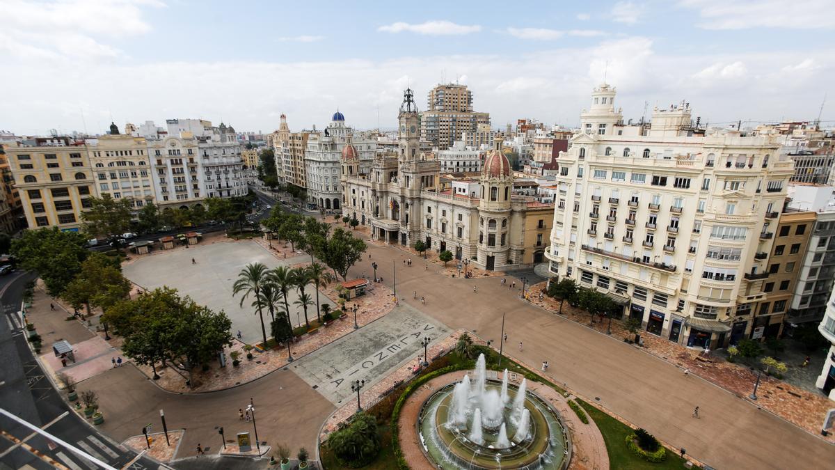 La plaça de l’Ajuntament, convertida provisionalment en zona de vianants, fa un any.