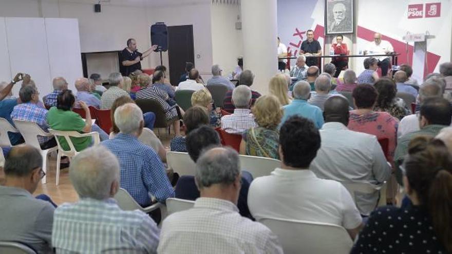 Militantes del PSOE presentan 70 enmiendas a la ponencia marco para el congreso