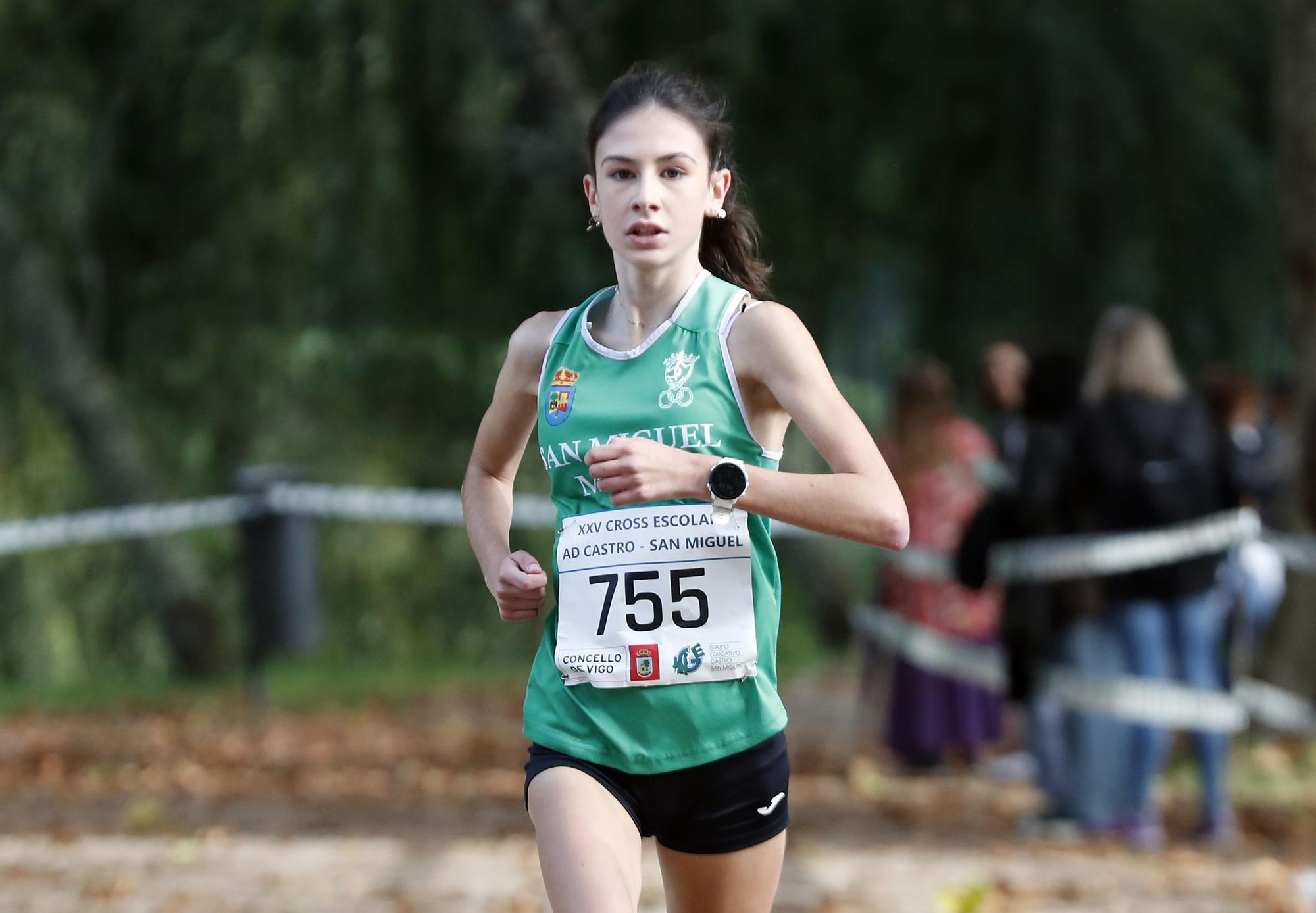 Un millar de jóvenes apuestan por el deporte en el Cross Castro San Miguel