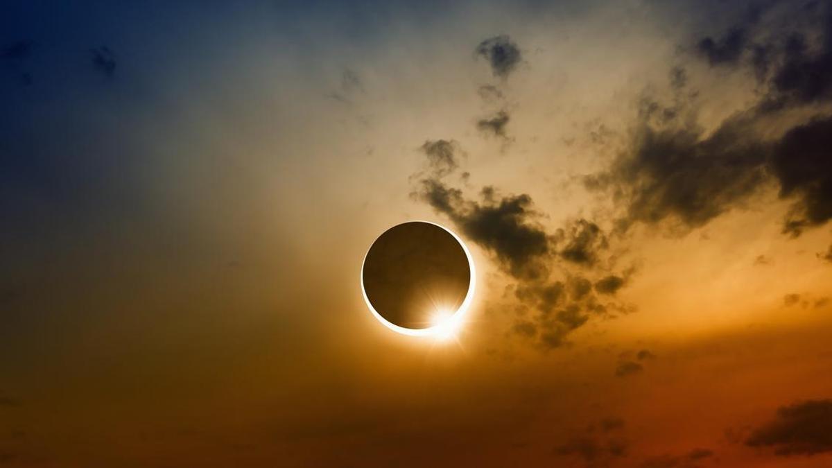 Todo lo que debes saber para no correr riesgos el día del eclipse: cuándo y cómo es seguro mirar al sol el día 12 de agosto.