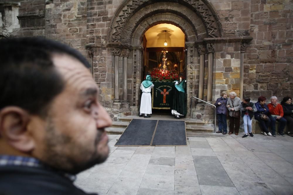 Procesión del Jesús Cautivo en la Semana Santa de Avilés