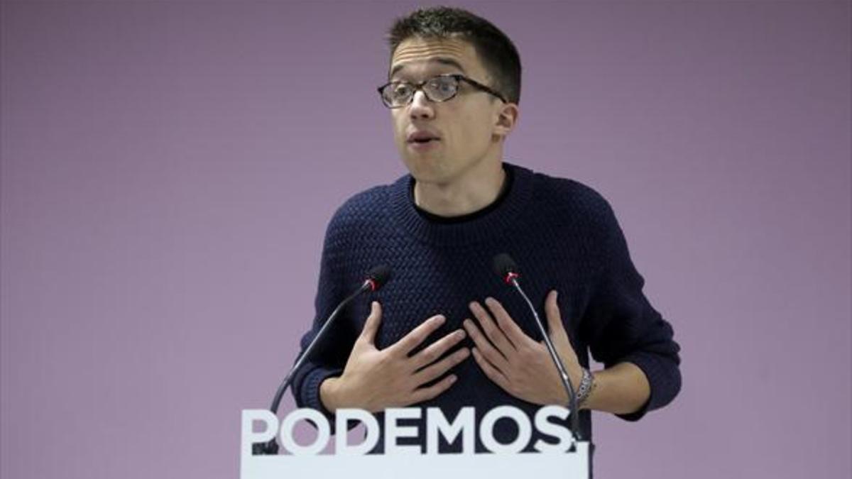 Íñigo Errejón, ante la prensa, en la sede del partido.