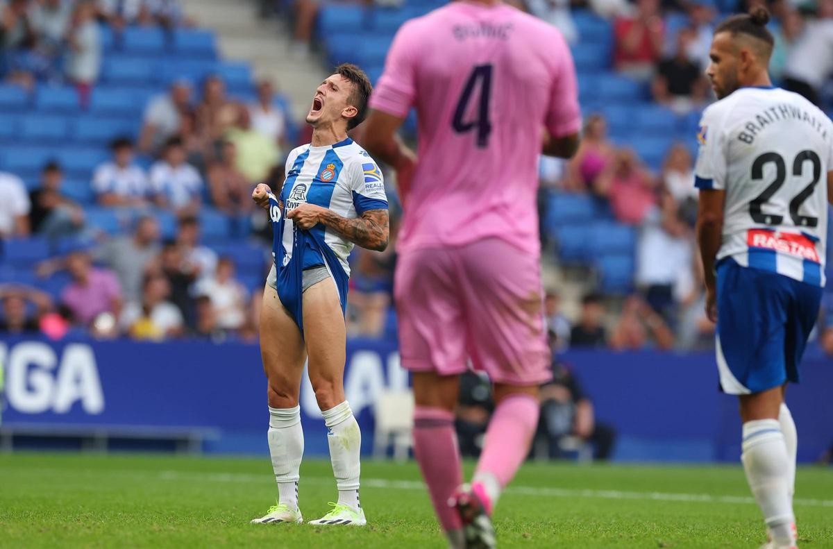 Salvi se lamenta tras errar una ocasión contra el Eldense.