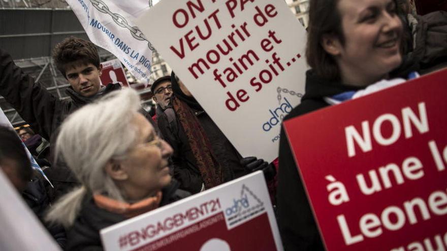 Manifestación por el Derecho a Morir con Dignidad, en París.