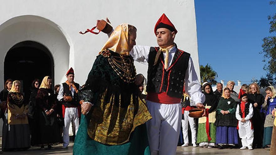 El &#039;ball pagés&#039; es uno de los espectáculos tradicionales que nunca falta en las fiestas.