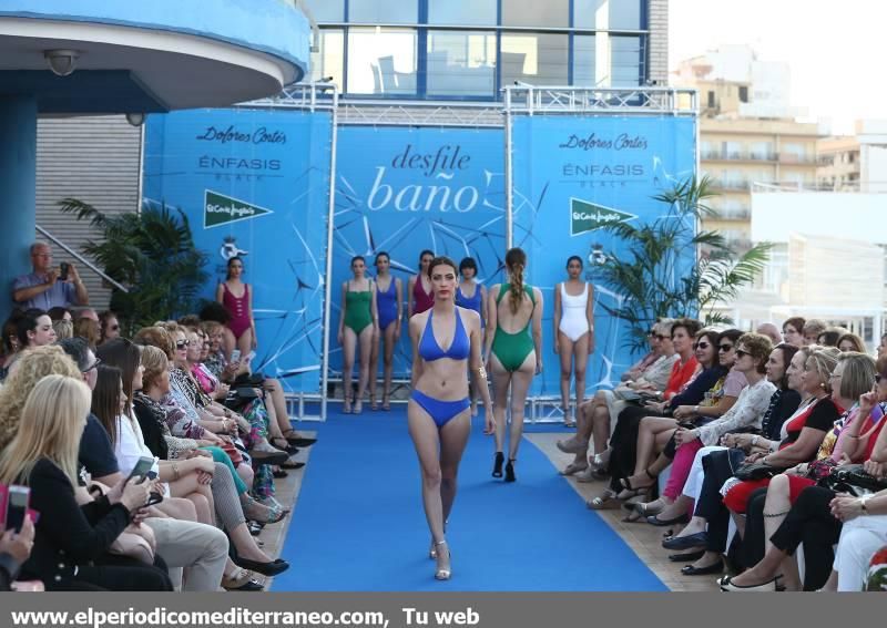 Desfile de moda de baño en el Club Naútico