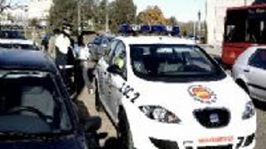 La policía local estrena los nuevos vehículos patrulla adquiridos, de la marca Seat Altea