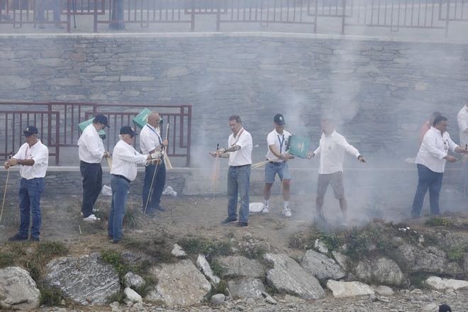 Así fue la impresionante Descarga que hizo temblar a Cangas del Narcea: 6.22 minutos de estruendo y casi 100.000 voladores en el cielo