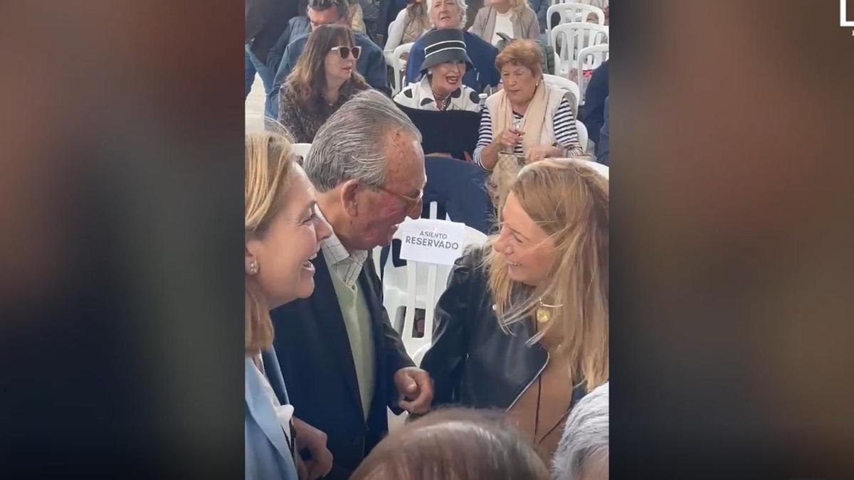Fabra, bailando a ritmo setentero en el acto de Camps en València