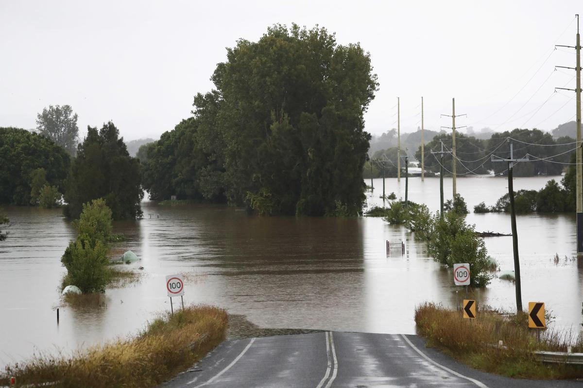 Vista de los desperfectos causados por las inundaciones en la localidad de Kempsey , en Australia este lunes.