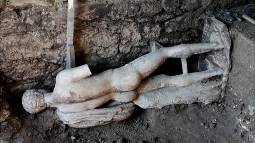 Hallan intacta una estatua en unas cloacas romanas de Bulgaria