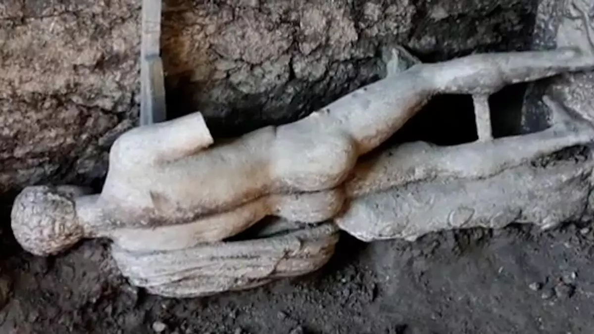 Hallan intacta una estatua en unas cloacas romanas de Bulgaria