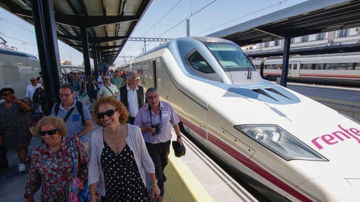 Renfe alcanza los 100.000 billetes en los AVE de Granada