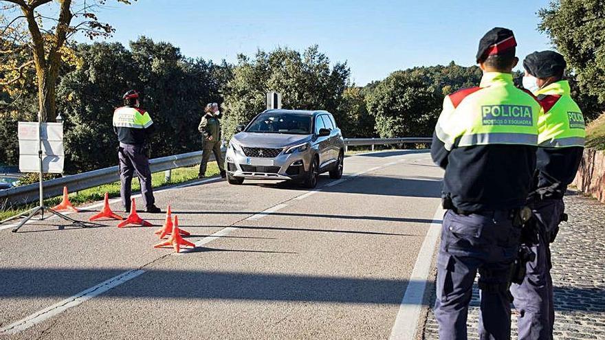 Control dels Mossos en un accés al Montseny