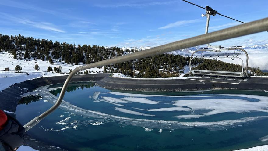 El Govern garanteix que les seves estacions d’esquí “no gasten un sol litre d’aigua” per a fer neu artificial