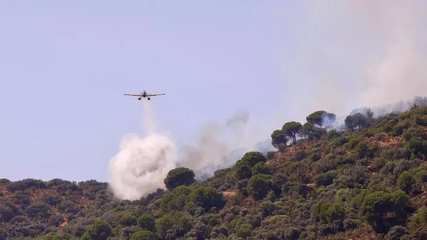 Los vecinos, expectantes ante el incendio de Cerro Muriano en Córdoba