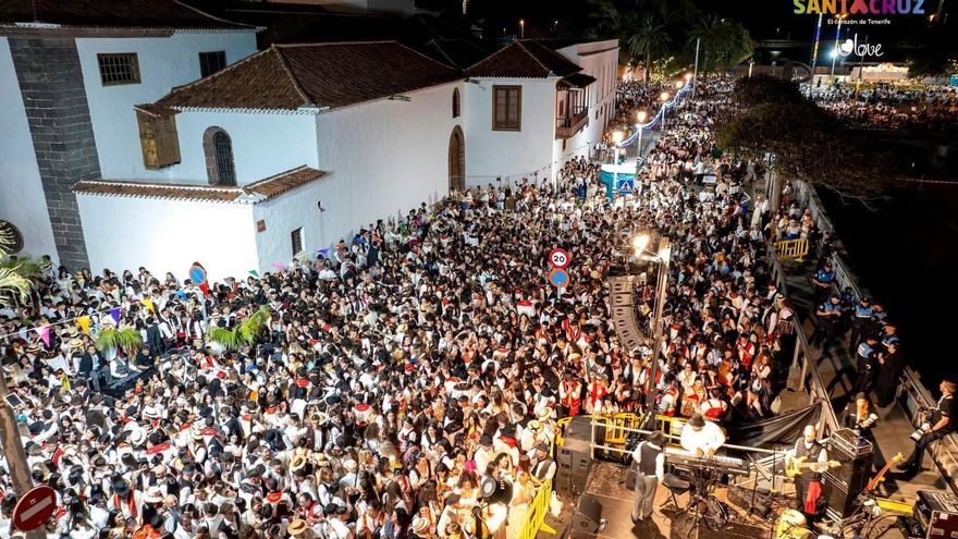 Santa Cruz vive un baile de magos abarrotado y de ‘punta en blanco’