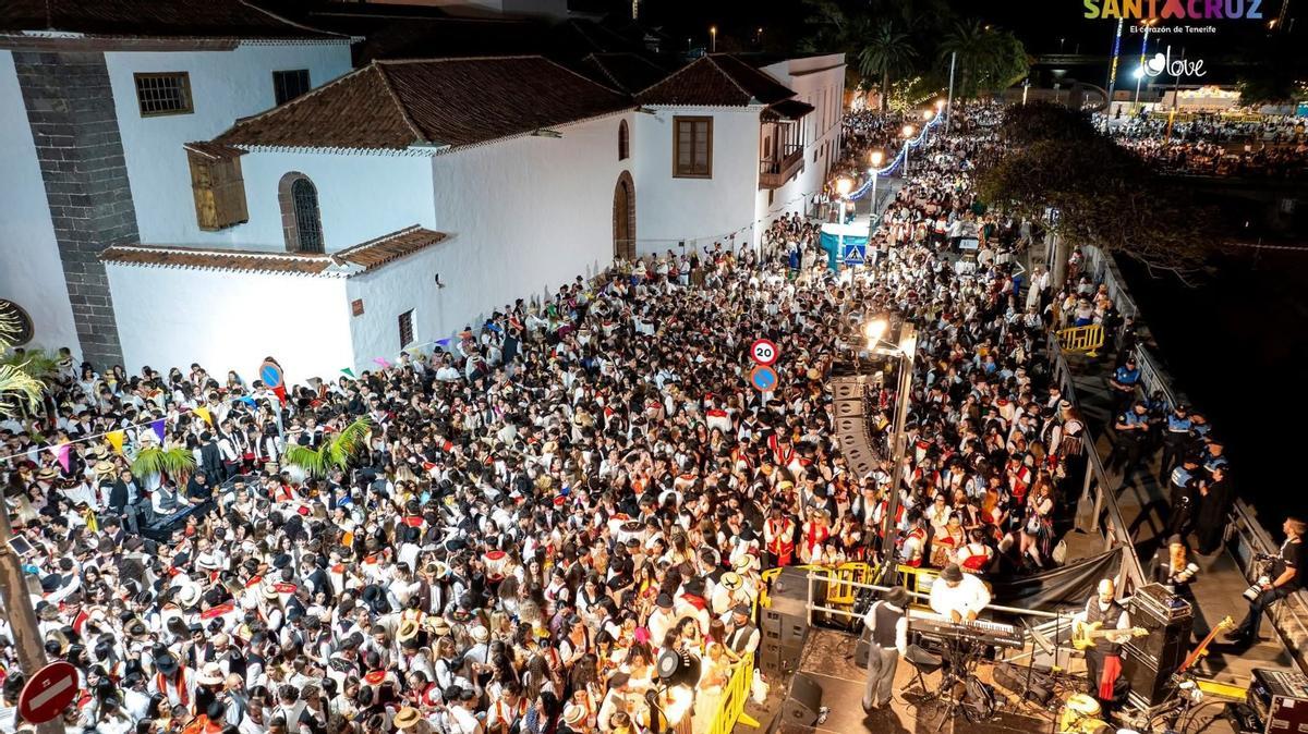 Baile de magos de las Fiestas de Mayo de Santa Cruz de Tenerife