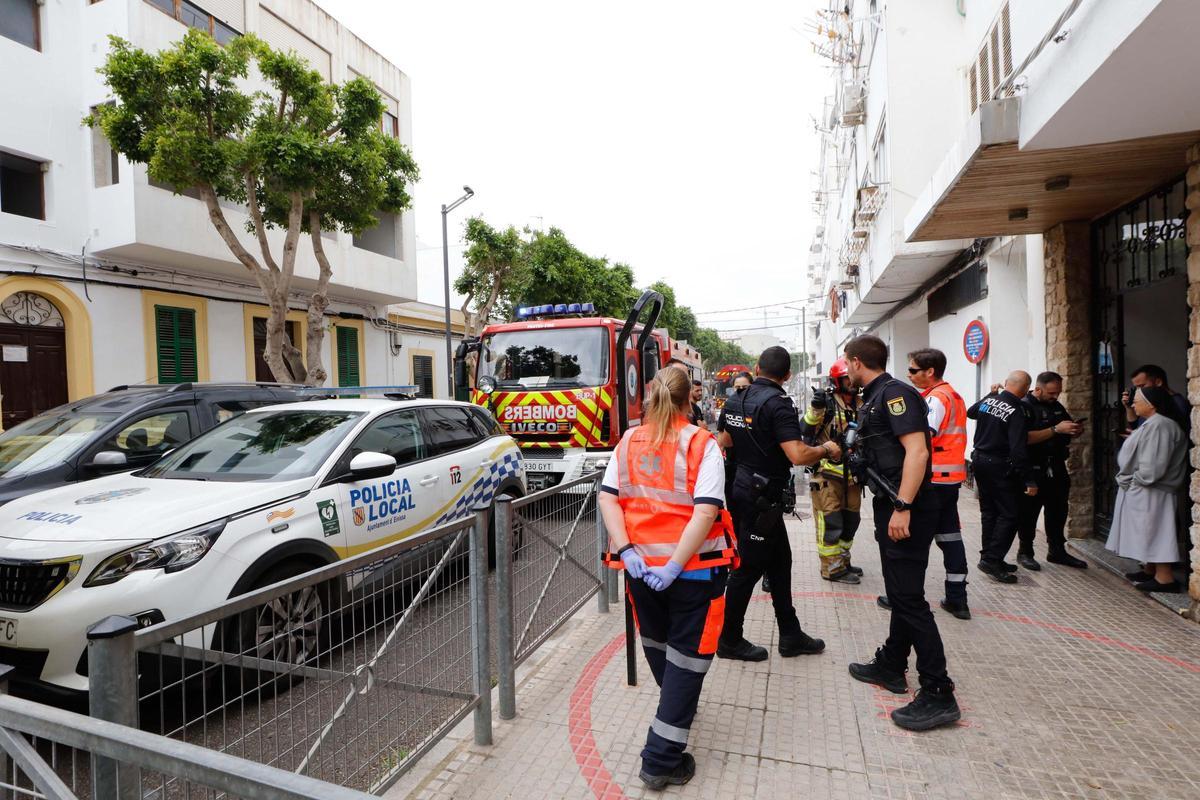 Galería de imágenes del incendio en los bajos del antiguo cine Cartago de Ibiza