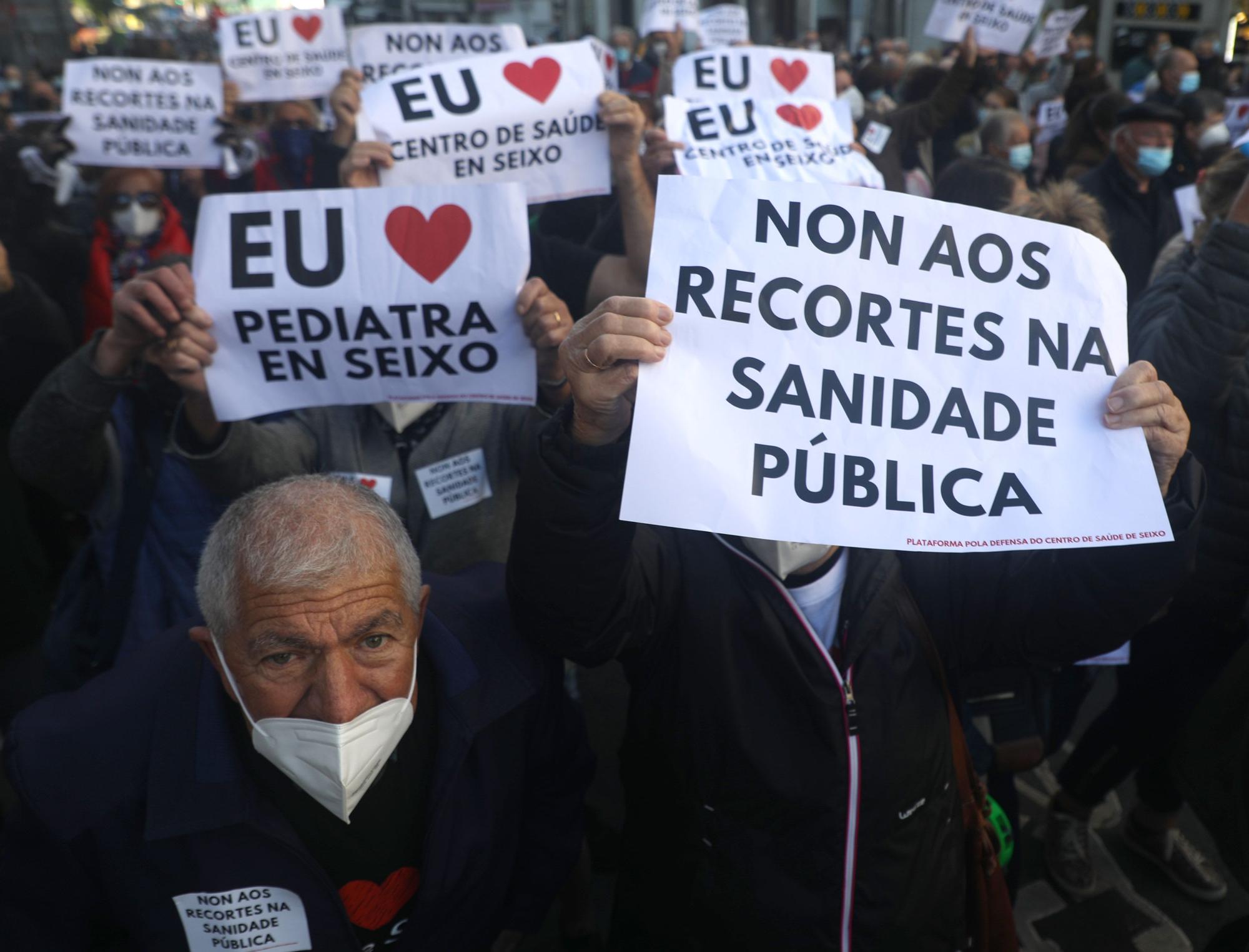 Masiva movilización en Santiago contra las "privatizaciones" y "recortes" del Sergas en Atención Primaria